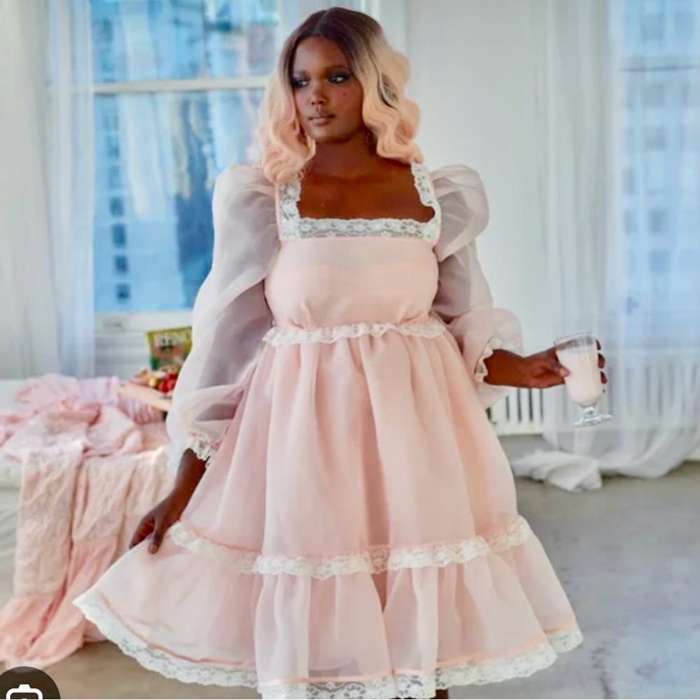 RARE 💕PRICE DROP!!💥💥💥Selkie Dollhouse Pink Midi Dress with Ruffled Details